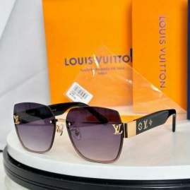Picture of Louis Vuitton Sunglasses _SKUfw79338614fw